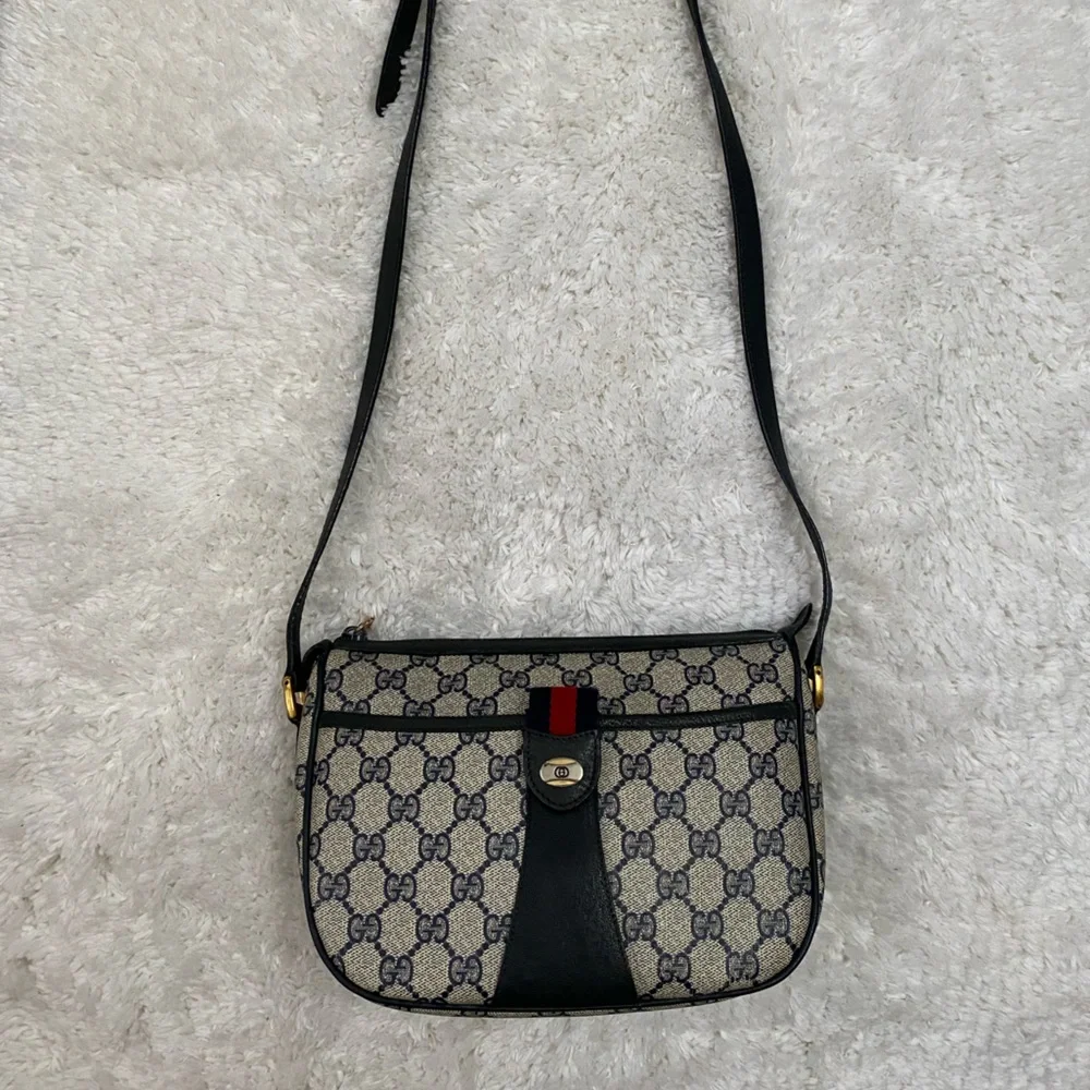 Gucci Vintage Crossbody Bag - Picture 15 of 15